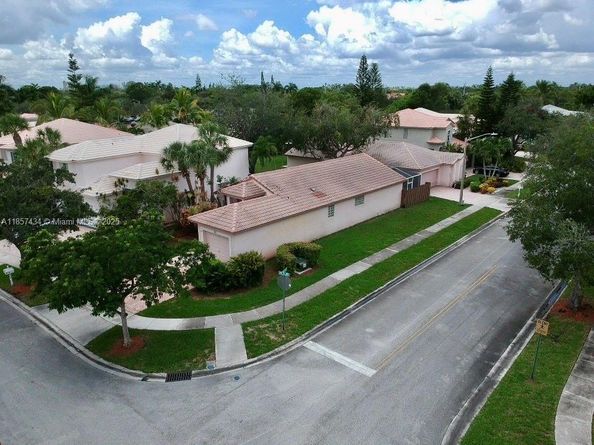 1244 NW 171st Ave, Pembroke Pines FL 33028