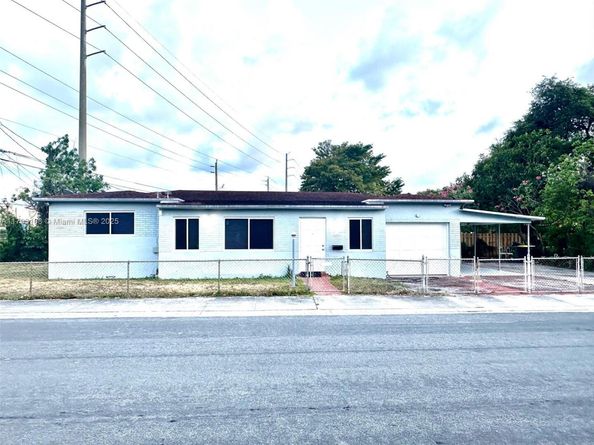 145 NW 2nd St, Dania Beach FL 33004