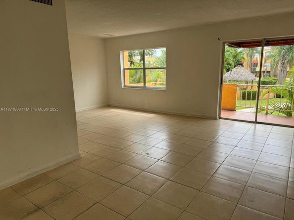 17901 NW 68th Ave T203, Hialeah FL 33015