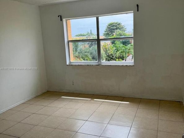 17901 NW 68th Ave T203, Hialeah FL 33015
