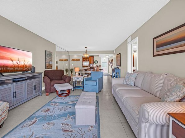 671 S Hollybrook Dr 210, Pembroke Pines FL 33025