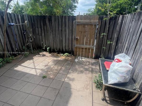 4852 NW 9th dr 4852, Plantation FL 33317