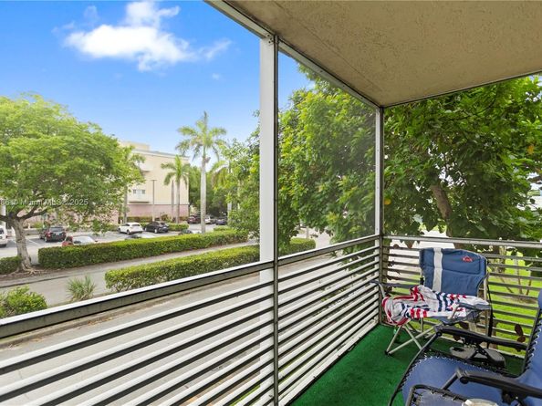 5790 Stirling 212, Hollywood FL 33021
