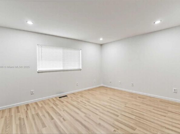 5790 Stirling 212, Hollywood FL 33021