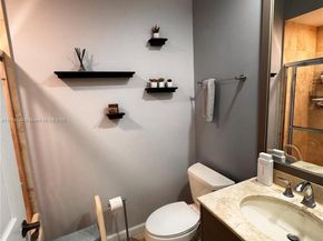 876 W Spinnaker Dr W, Hollywood FL 33019