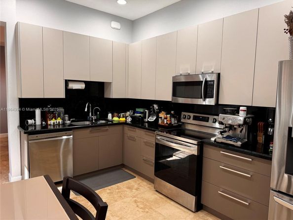 876 W Spinnaker Dr W, Hollywood FL 33019