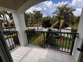 876 W Spinnaker Dr W, Hollywood FL 33019
