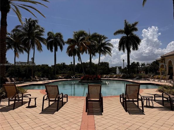 876 W Spinnaker Dr W, Hollywood FL 33019