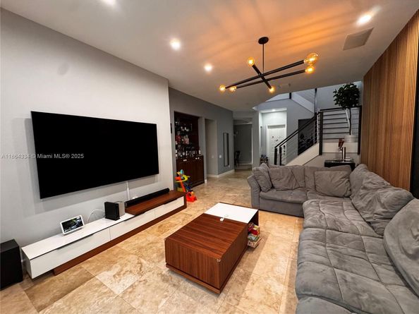 876 W Spinnaker Dr W, Hollywood FL 33019