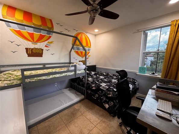876 W Spinnaker Dr W, Hollywood FL 33019