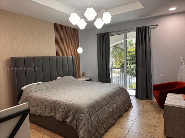 876 W Spinnaker Dr W, Hollywood FL 33019