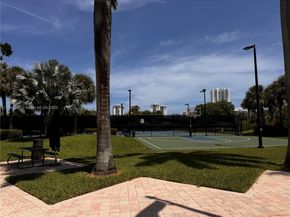 876 W Spinnaker Dr W, Hollywood FL 33019