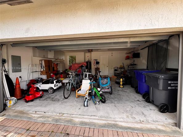 876 W Spinnaker Dr W, Hollywood FL 33019