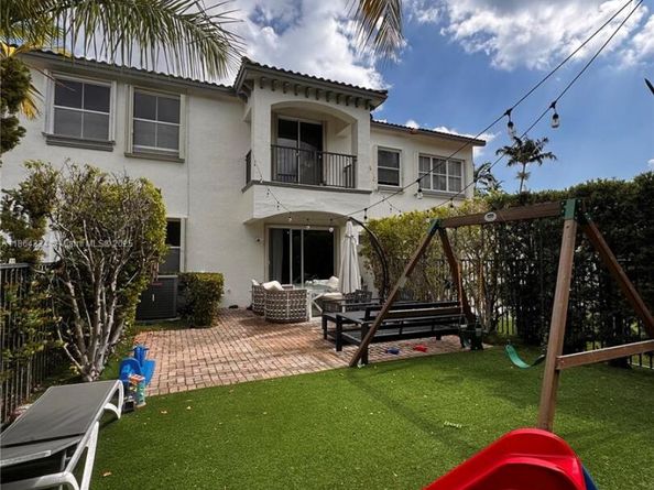 876 W Spinnaker Dr W, Hollywood FL 33019