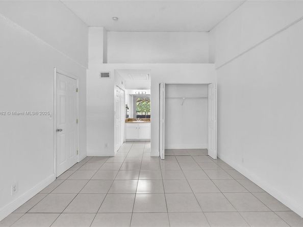 811 Lyons Rd 20203, Coconut Creek FL 33063