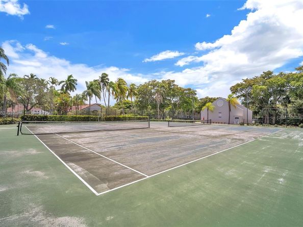 811 Lyons Rd 20203, Coconut Creek FL 33063