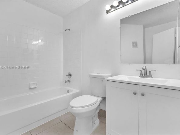 811 Lyons Rd 20203, Coconut Creek FL 33063