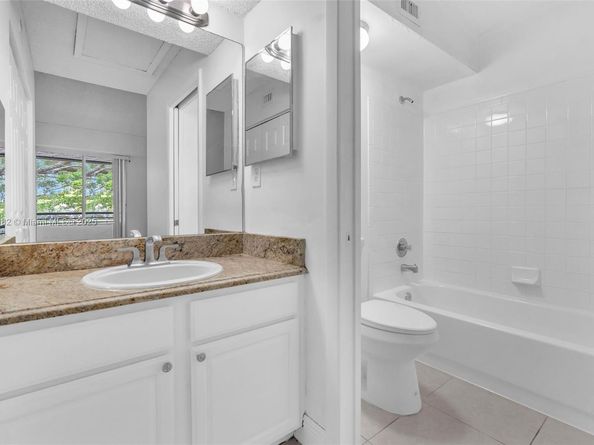 811 Lyons Rd 20203, Coconut Creek FL 33063