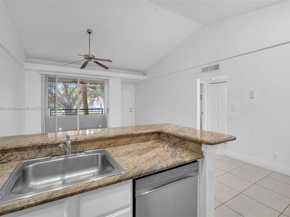 811 Lyons Rd 20203, Coconut Creek FL 33063