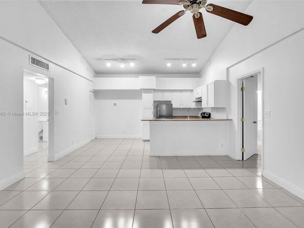 811 Lyons Rd 20203, Coconut Creek FL 33063