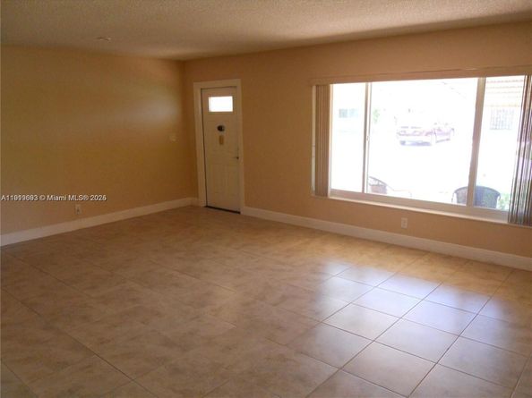 5803 NW 86th Ter, Tamarac FL 33321