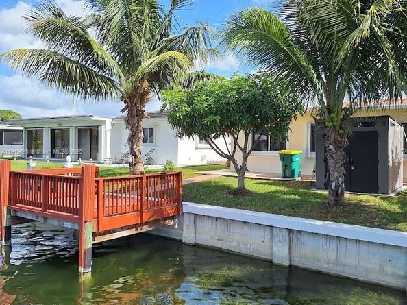 5803 NW 86th Ter, Tamarac FL 33321