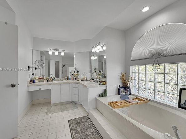 5362 NW 108th Way, Coral Springs FL 33076