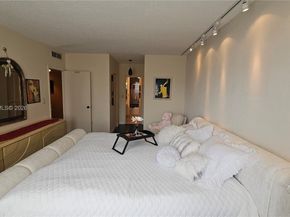 1985 S Ocean Dr 10J, Hallandale Beach FL 33009