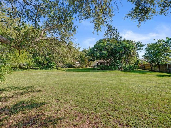 21440 Highland Lakes Blvd, Miami FL 33179