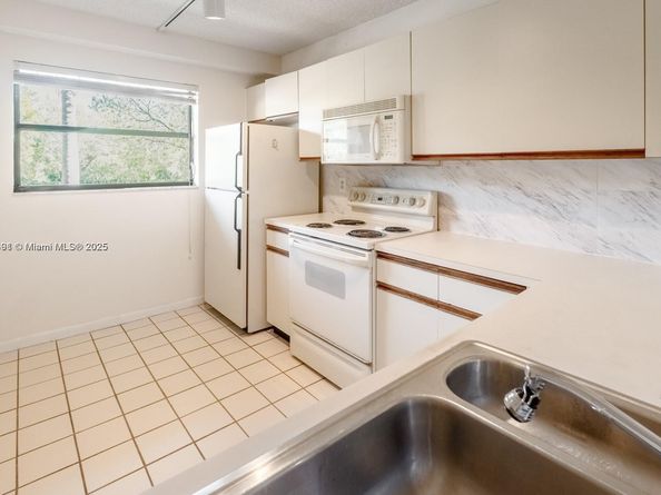 7737 NW 79th Ave 205, Tamarac FL 33321