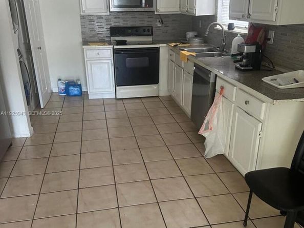 645 NW 2nd St, Florida City FL 33034