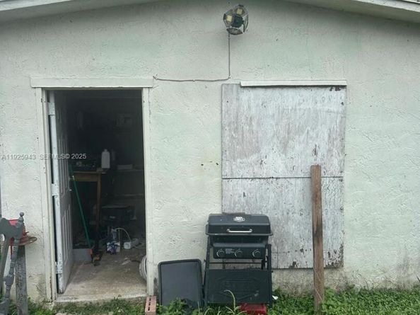 645 NW 2nd St, Florida City FL 33034