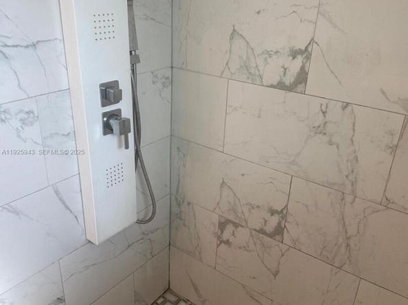 645 NW 2nd St, Florida City FL 33034