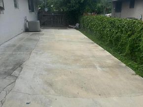 645 NW 2nd St, Florida City FL 33034