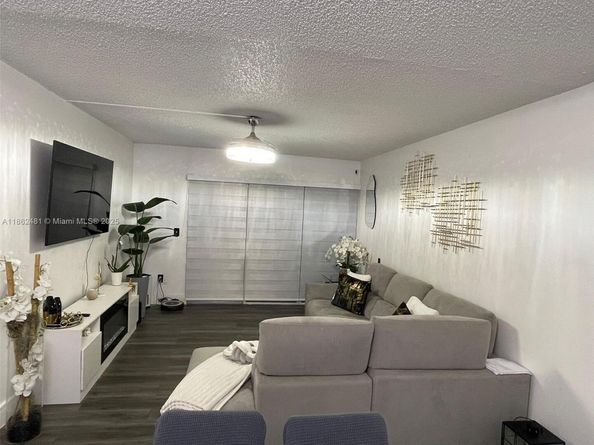 6255 Kendale Lakes Cir 128, Miami FL 33183