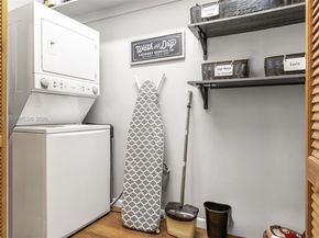 550 Cardinal St, Miami Springs FL 33166