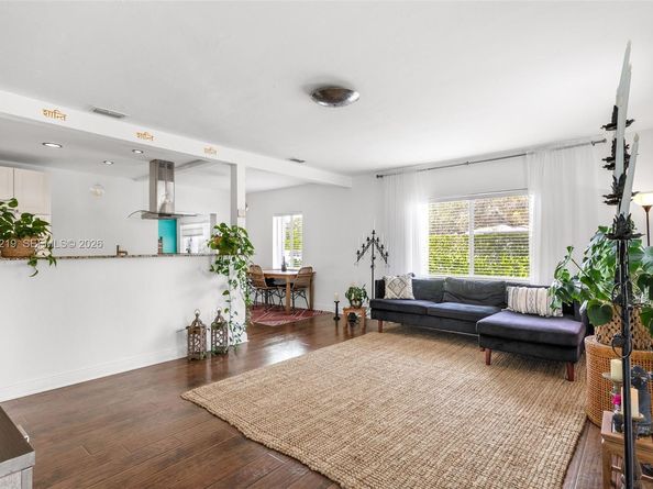 550 Cardinal St, Miami Springs FL 33166