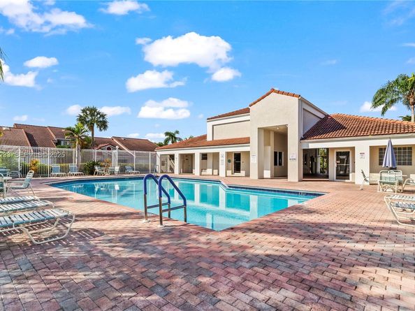 7464 S Pinewalk Dr S 8118, Margate FL 33063