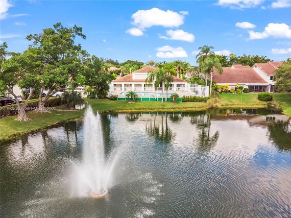 7464 S Pinewalk Dr S 8118, Margate FL 33063