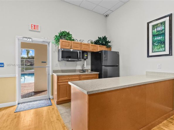 7464 S Pinewalk Dr S 8118, Margate FL 33063