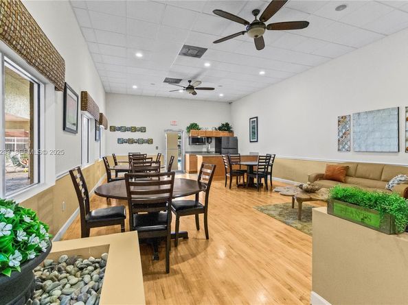 7464 S Pinewalk Dr S 8118, Margate FL 33063