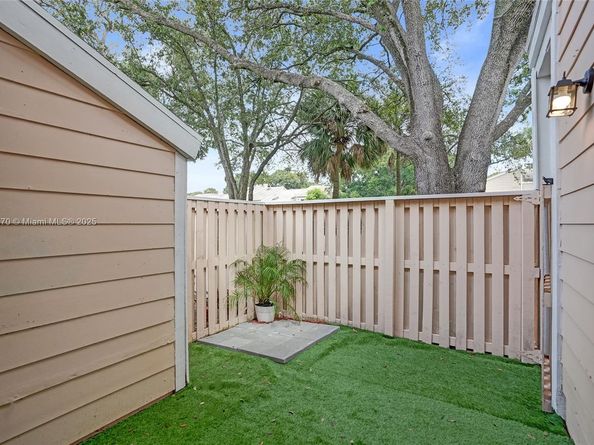 1846 Racquet Ct, North Lauderdale FL 33068