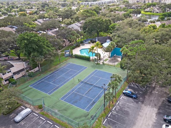 1846 Racquet Ct, North Lauderdale FL 33068
