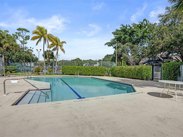 1846 Racquet Ct, North Lauderdale FL 33068