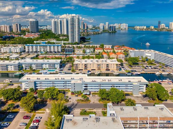 3849 NE 169th St 412, North Miami Beach FL 33160