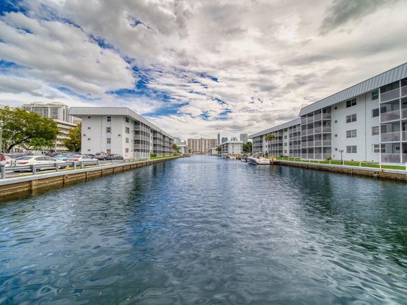 3849 NE 169th St 412, North Miami Beach FL 33160