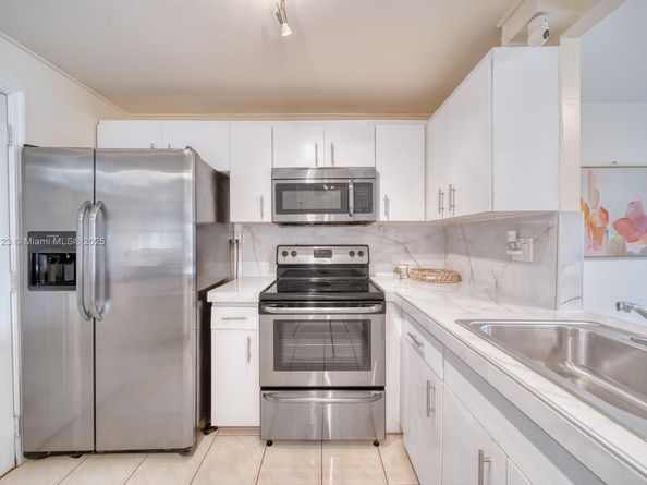 3849 NE 169th St 412, North Miami Beach FL 33160