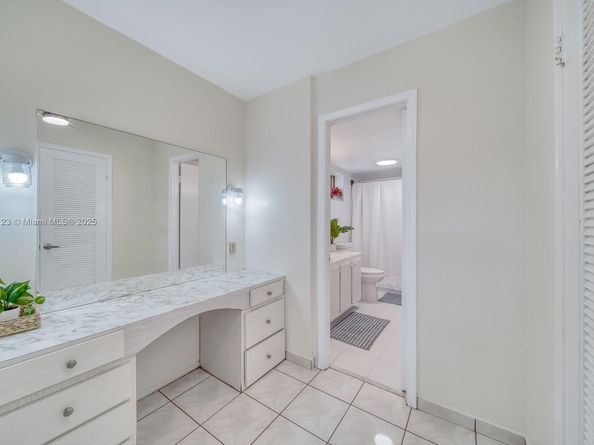 3849 NE 169th St 412, North Miami Beach FL 33160