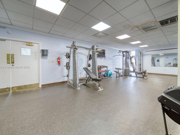 3849 NE 169th St 412, North Miami Beach FL 33160