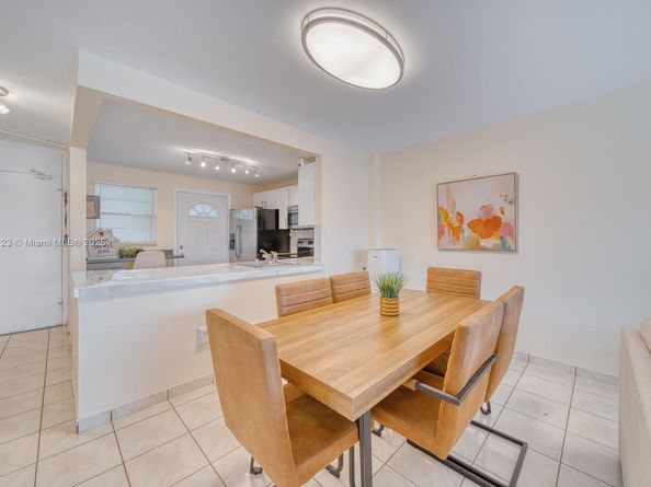 3849 NE 169th St 412, North Miami Beach FL 33160